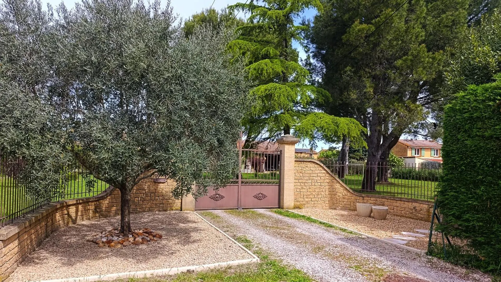 Lo Mas Dei Santes Villa Bedarrides France